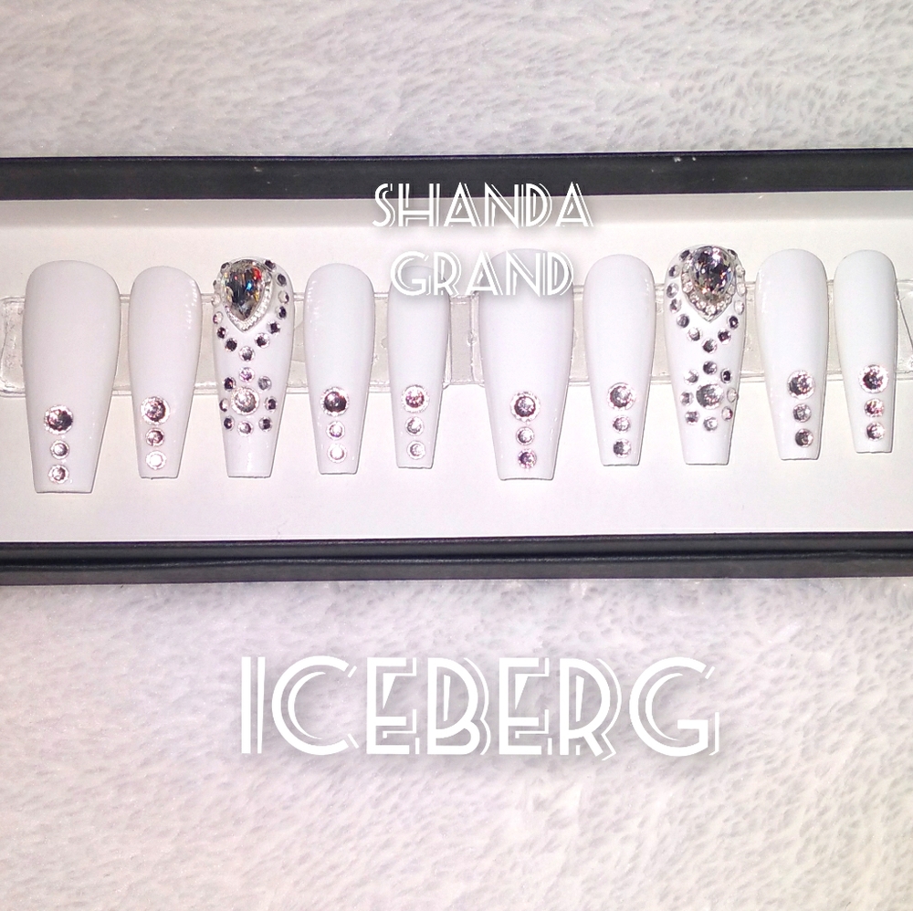 Lux Press-On Nail Set (Coffin Shape)